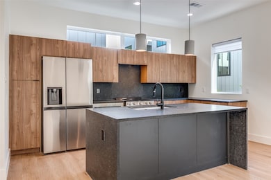 2206 Arroyo Ave unit 205, Dallas, TX 75219 - photo 4