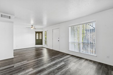 5014 Les Chateaux Dr unit 230, Dallas, TX 75235 - photo 6