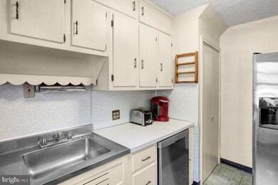 2811 Filbert Ave, Reading, PA 19606 - photo 6