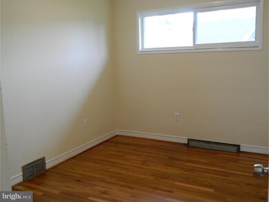 3307 Ridgeway St, Reading, PA 19605 - photo 6