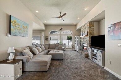 Spacious living room