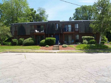 24 Robert Ct unit B, Manchester, NH 03103 - photo 2