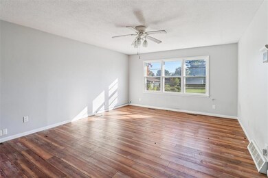 306 E 20th St N, Newton, IA 50208 - photo 5