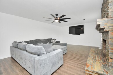 7211 Bayou Oaks Dr, Houston, TX 77088 - photo 6