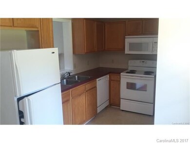 Full kitchen with great cabinets and full suite of