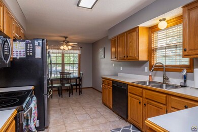 3613 SW Westport Dr, Topeka, KS 66614 - photo 6