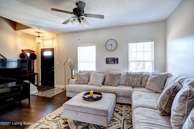 10607 Evanwood Dr, Louisville, KY 40228 - photo 4