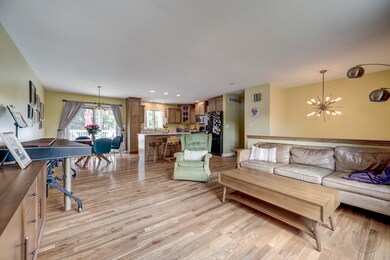 1621 Warbler Dr, Naperville, IL 60565 - photo 6