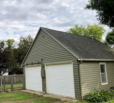 Detached 2-stall