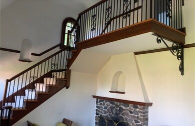 50 Lindbergh Ave, Holyoke, MA 01040 - photo 3