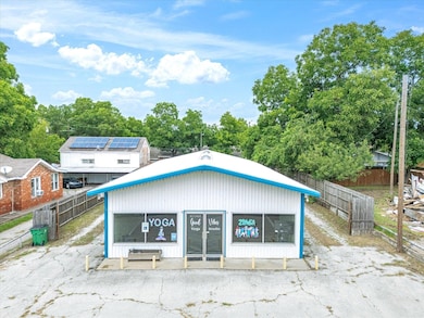 413 E Wise St, Bowie, TX 76230 - photo 5