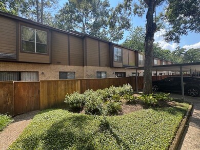 11711 Memorial Dr unit 563, Houston, TX 77024 - photo 3