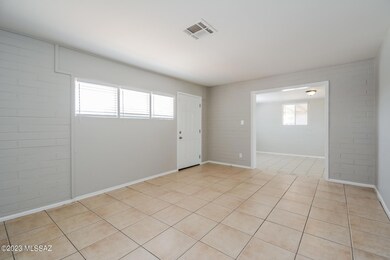 002-photo-living-room-8586872