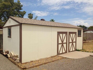 HUGE storage shed (1)