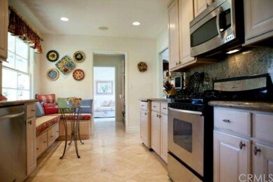 Banquette / Eat-in Kitchen