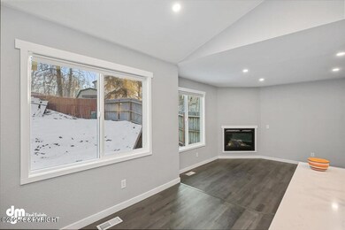 10-Dining Room_SLS_-4088