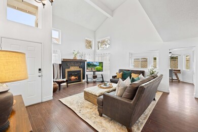 1806 E Newgrove St-5
