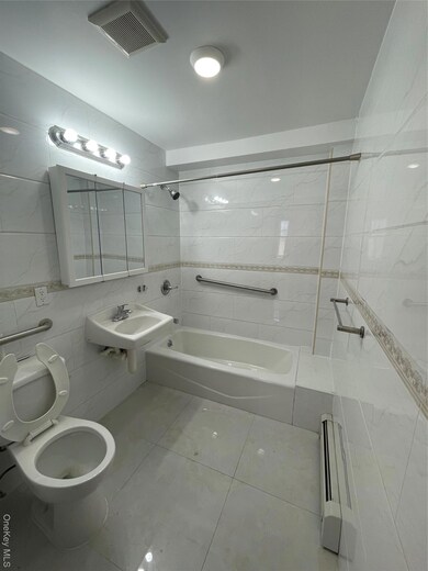 7548 Parsons Blvd unit 1C, Fresh Meadows, NY 11366 - photo 6