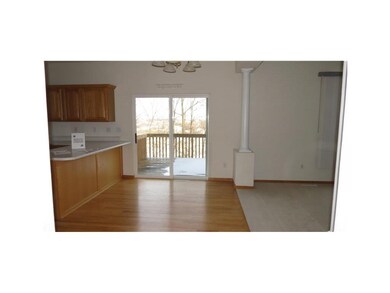 Eat-in Kitchen.