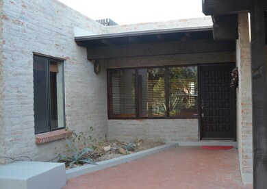 Serenidad - Front Walkway