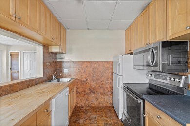 105 W 4th St unit 3A, Boston, MA 02127 - photo 6
