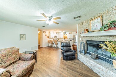 709 N Avenue B, Springtown, TX 76082 - photo 4