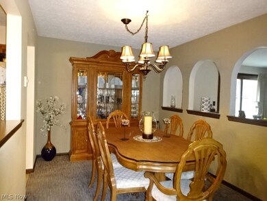 837 Pasadena Ave, Sheffield Lake, OH 44054 - photo 3