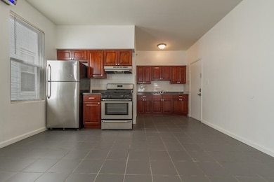 7 Newark Bay Ct, Bayonne, NJ 07002 - photo 4