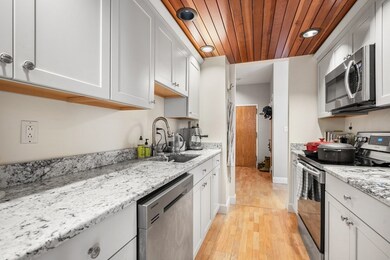 142 Commercial St unit 301, Boston, MA 02109 - photo 6