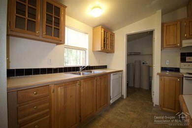 unlisted-address, Bend, OR 97707 - photo 6