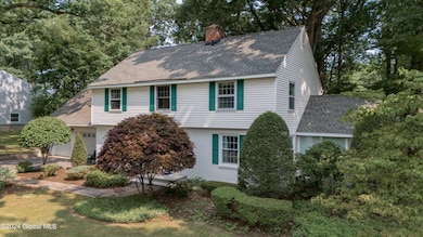 2521 Mcgovern Dr, Schenectady, NY 12309 - photo 3