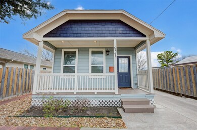 921 Kern St, Houston, TX 77009 - photo 2