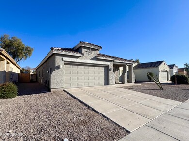 17230 W Saguaro Ln, Surprise, AZ 85388 - photo 2