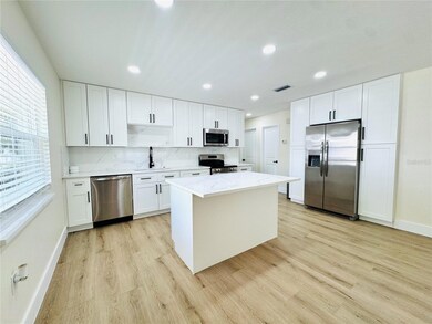 3430 Chapel Dr, Sarasota, FL 34234 - photo 4