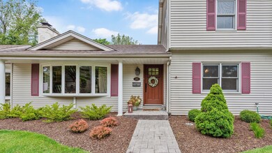 385 W 2nd St, Elmhurst, IL 60126 - photo 2