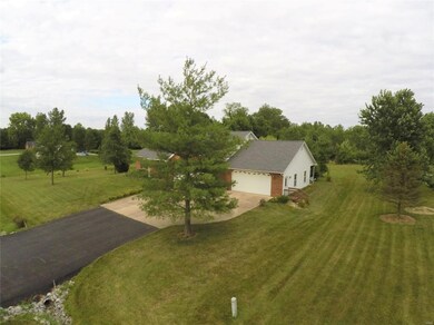 5822 Country Side Ln, Freeburg, IL 62243 - photo 7