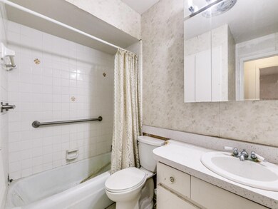 Full guest bathroom