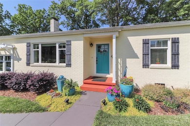 233 N Oakwood Dr, Statesville, NC 28677 - photo 7