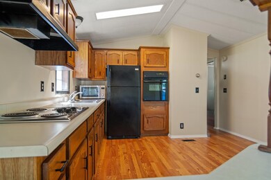 4 Kyle Ave, Hooksett, NH 03106 - photo 4