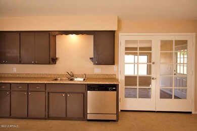 318 E Jacaranda St, Mesa, AZ 85201 - photo 4