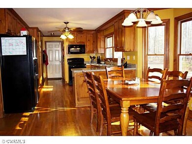 Kitchen - Eat-in kitchen with hardwood floors, lot