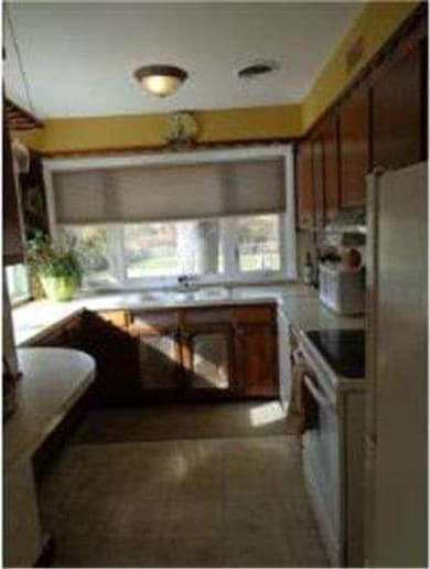 319 Heston Ave, Norristown, PA 19403 - photo 6