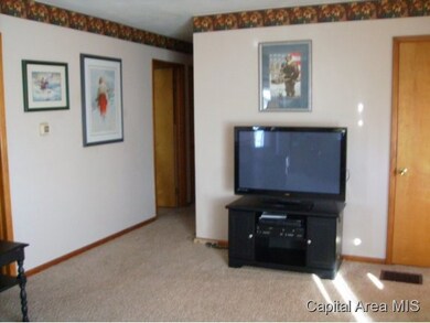 2179 Arcadia Rd, Jacksonville, IL 62650 - photo 6