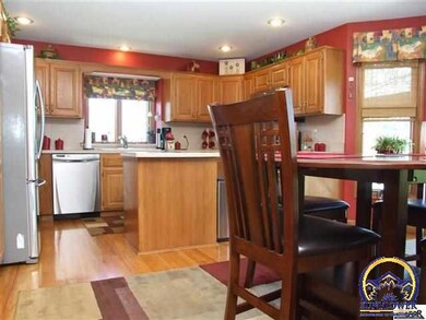 7734 SW 28th St, Topeka, KS 66614 - photo 5