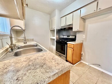 307 Sycamore St, Alvin, TX 77511 - photo 7