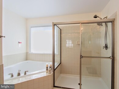 13577 Davinci Ln unit 99, Herndon, VA 20171 - photo 5