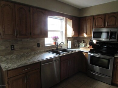 28 Park Ln N, Mountain Top, PA 18707 - photo 2