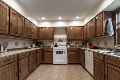 RE_462 Northview Cir-04