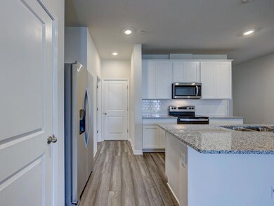 Kitchen with appliances with stainless steel fini
