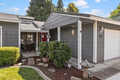 727 Sandra Ln, Central Point, OR 97502 - photo 2